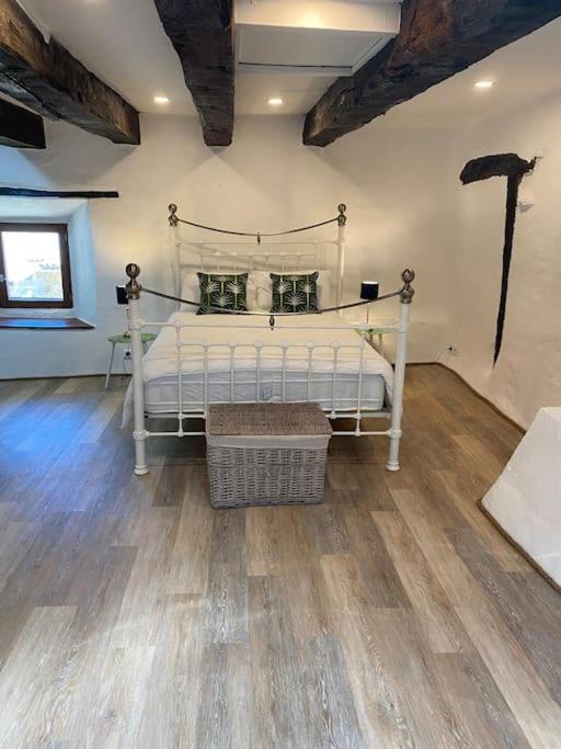 Spacious 1 Bed Home With Shared Pool Champagnac-la-Rivière 외부 사진