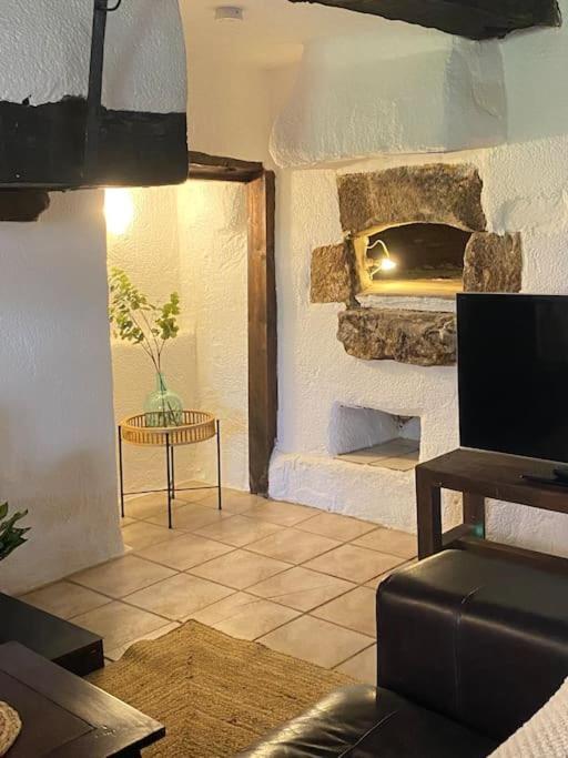 Spacious 1 Bed Home With Shared Pool Champagnac-la-Rivière 외부 사진
