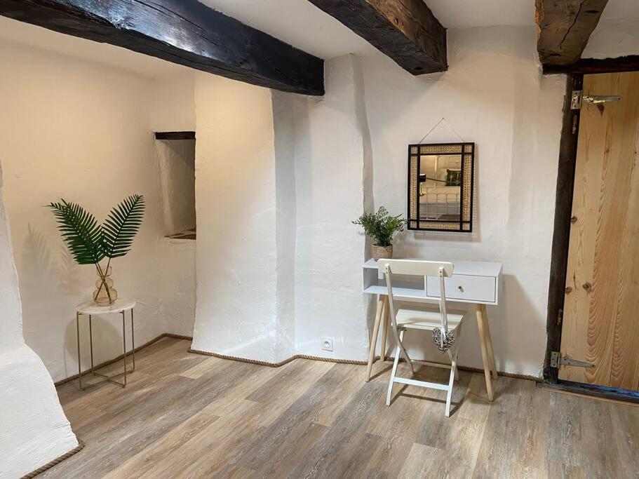 Spacious 1 Bed Home With Shared Pool Champagnac-la-Rivière 외부 사진