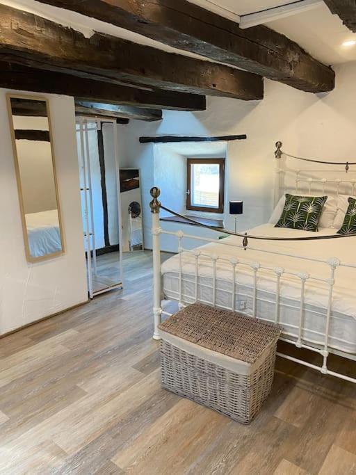 Spacious 1 Bed Home With Shared Pool Champagnac-la-Rivière 외부 사진